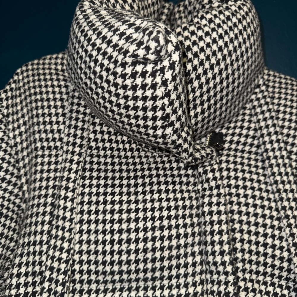 Walter Baker Black and White Puffer Jacket w/ funnel neck collar. - Picture 7 of 8